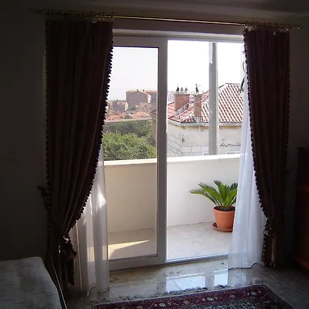 Ivory Apartment *